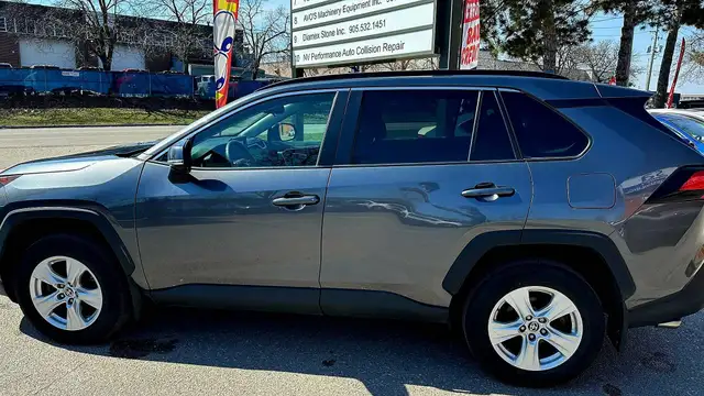 2021 Toyota RAV4 : XLE AWD | NO ACIDENTS | HEATED STEERING WHEEL - Photo 6