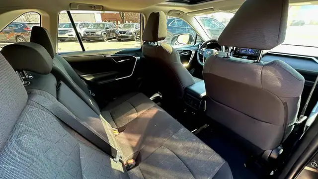 2021 Toyota RAV4 : XLE AWD | NO ACIDENTS | HEATED STEERING WHEEL - Photo 18