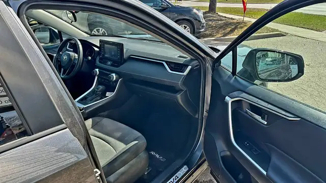 2021 Toyota RAV4 : XLE AWD | NO ACIDENTS | HEATED STEERING WHEEL - Photo 21