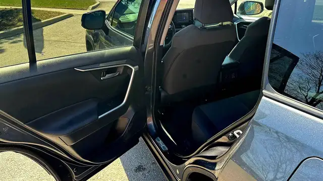 2021 Toyota RAV4 : XLE AWD | NO ACIDENTS | HEATED STEERING WHEEL - Photo 22