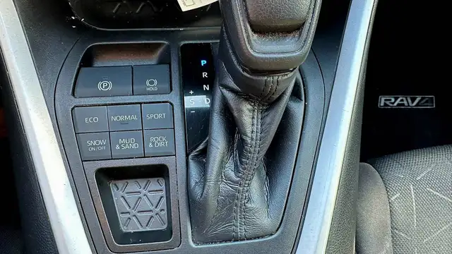 2021 Toyota RAV4 : XLE AWD | NO ACIDENTS | HEATED STEERING WHEEL - Photo 24