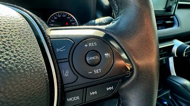 2021 Toyota RAV4 : XLE AWD | NO ACIDENTS | HEATED STEERING WHEEL - Photo 28