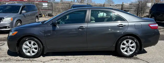 2007 Toyota Camry LE V6 - Photo 2