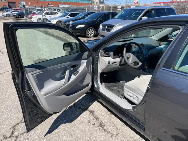 2007 Toyota Camry LE V6 - Photo 9