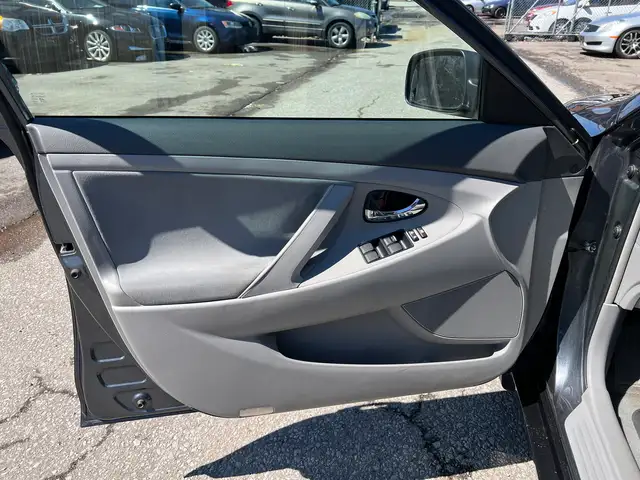 2007 Toyota Camry LE V6 - Photo 32