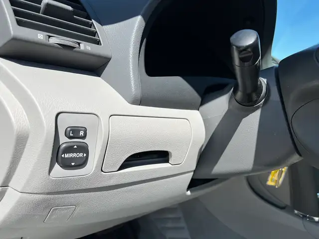 2007 Toyota Camry LE V6 - Photo 40