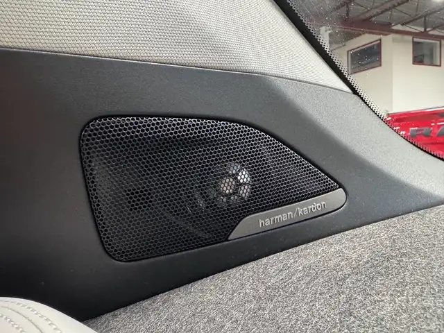 2015 BMW i3 w/Range Extender|NAVIGATION - REAR CAMERA - PARKING - Photo 14