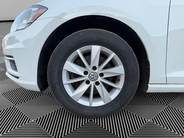 2018 Volkswagen Golf TRENDLINE | MANUAL | CLEAN CARFAX | CAR-PLA - Photo 9