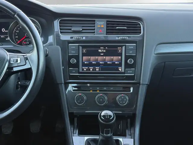 2018 Volkswagen Golf TRENDLINE | MANUAL | CLEAN CARFAX | CAR-PLA - Photo 18