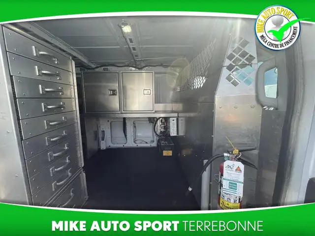 Ford Transit Cargo Van T-350 toit moyen 148 po PNBV de 9 500 lb - Photo 6