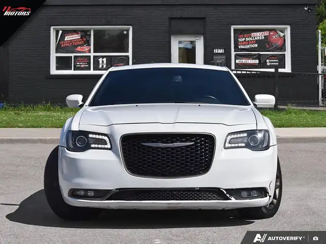 2018 Chrysler 300 300S RWD | SUNROOF | LEATHER | CERTIFIED - Photo 2