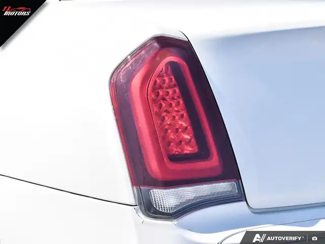 2018 Chrysler 300 300S RWD | SUNROOF | LEATHER | CERTIFIED - Photo 11