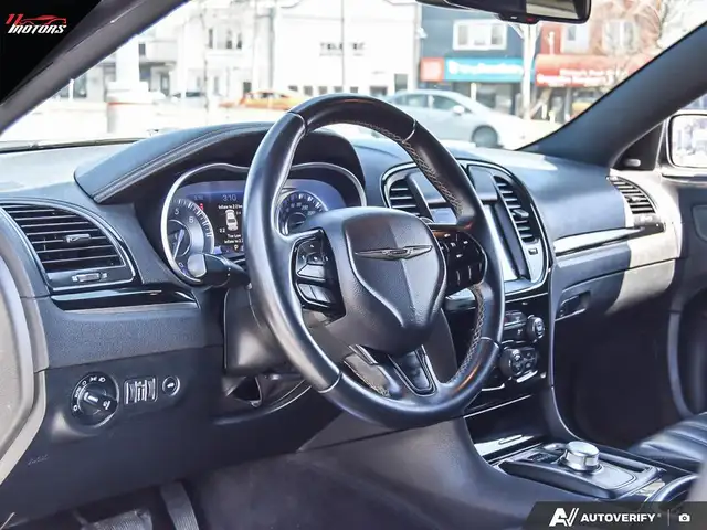 2018 Chrysler 300 300S RWD | SUNROOF | LEATHER | CERTIFIED - Photo 12