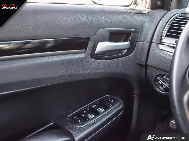 2018 Chrysler 300 300S RWD | SUNROOF | LEATHER | CERTIFIED - Photo 16