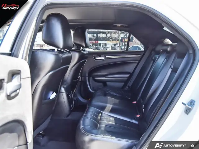2018 Chrysler 300 300S RWD | SUNROOF | LEATHER | CERTIFIED - Photo 23