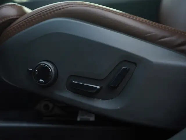 2019 Volvo XC60 T6 Inscription AWD, Sunroof, Alloy Wheels. - Photo 12