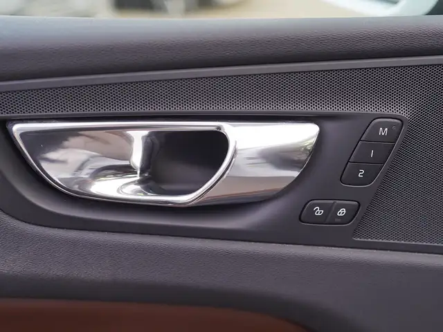 2019 Volvo XC60 T6 Inscription AWD, Sunroof, Alloy Wheels. - Photo 13