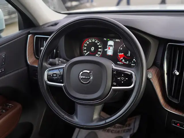 2019 Volvo XC60 T6 Inscription AWD, Sunroof, Alloy Wheels. - Photo 16