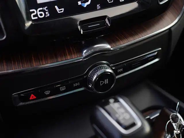 2019 Volvo XC60 T6 Inscription AWD, Sunroof, Alloy Wheels. - Photo 26