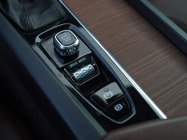 2019 Volvo XC60 T6 Inscription AWD, Sunroof, Alloy Wheels. - Photo 29