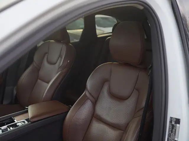 2019 Volvo XC60 T6 Inscription AWD, Sunroof, Alloy Wheels. - Photo 32