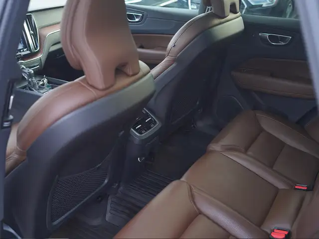 2019 Volvo XC60 T6 Inscription AWD, Sunroof, Alloy Wheels. - Photo 34