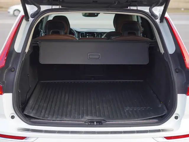 2019 Volvo XC60 T6 Inscription AWD, Sunroof, Alloy Wheels. - Photo 37
