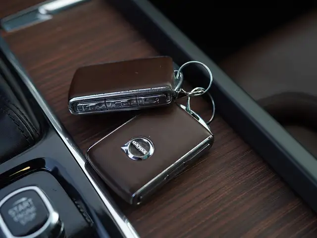 2019 Volvo XC60 T6 Inscription AWD, Sunroof, Alloy Wheels. - Photo 38