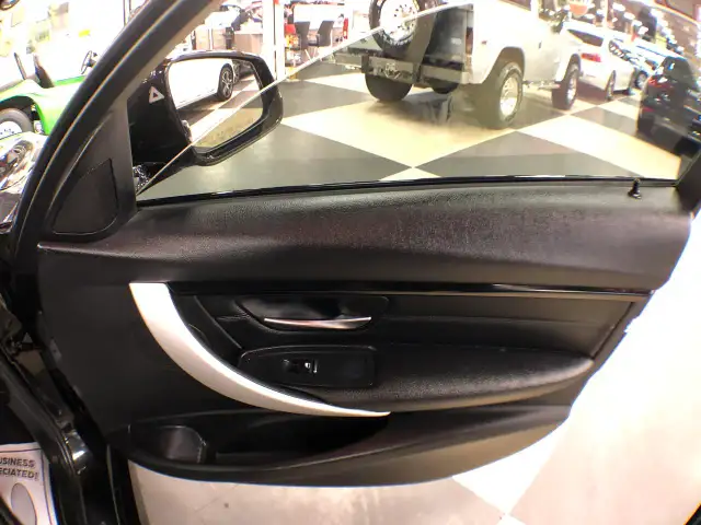 2018 BMW 3 Series 330e PLUG-IN HYBRID M-SPORT LEATHER SUNROOF NA - Photo 29