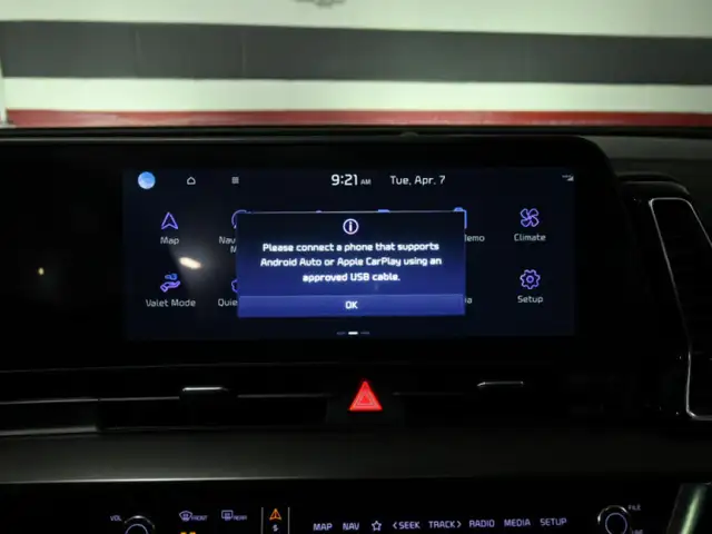 2023 Kia Sportage EX Panoramic Roof Leather Navigation Digital D - Photo 17