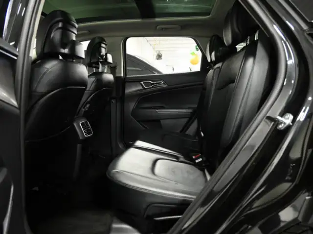 2023 Kia Sportage EX Panoramic Roof Leather Navigation Digital D - Photo 26