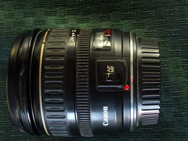 CANON EOS 7D with CANON LENS - Photo 6