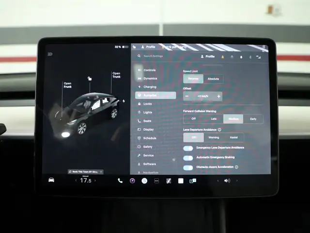 2022 Tesla Model Y Long Range No Accident White interior Dual Mo - Photo 15