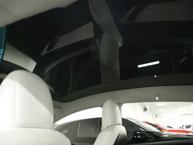 2022 Tesla Model Y Long Range No Accident White interior Dual Mo - Photo 24