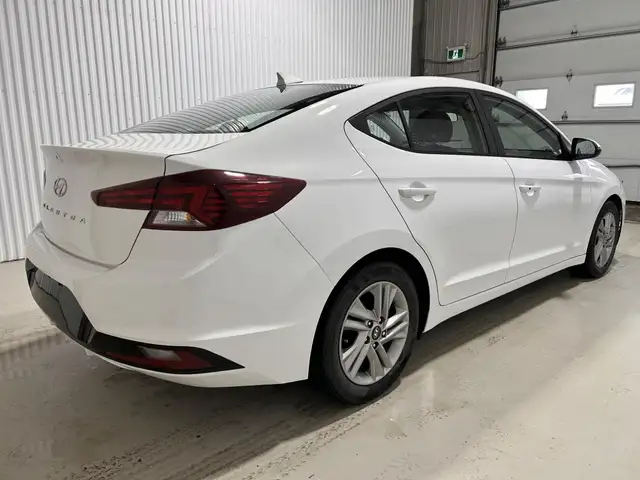 Hyundai Elantra Preferred avec ensemble Soleil et sécurité IVT 2 - Photo 7