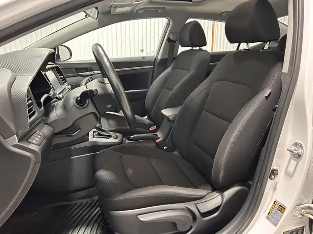 Hyundai Elantra Preferred avec ensemble Soleil et sécurité IVT 2 - Photo 13