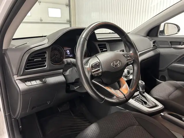 Hyundai Elantra Preferred avec ensemble Soleil et sécurité IVT 2 - Photo 14