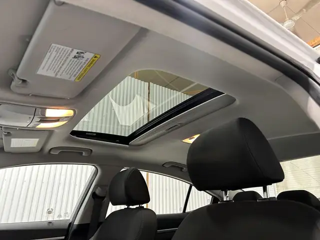 Hyundai Elantra Preferred avec ensemble Soleil et sécurité IVT 2 - Photo 15