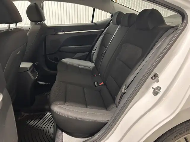 Hyundai Elantra Preferred avec ensemble Soleil et sécurité IVT 2 - Photo 17