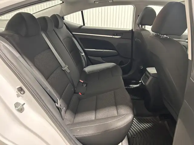 Hyundai Elantra Preferred avec ensemble Soleil et sécurité IVT 2 - Photo 19