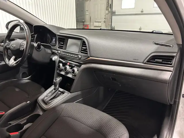 Hyundai Elantra Preferred avec ensemble Soleil et sécurité IVT 2 - Photo 20