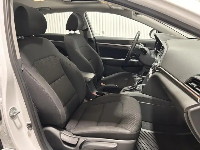 Hyundai Elantra Preferred avec ensemble Soleil et sécurité IVT 2 - Photo 21