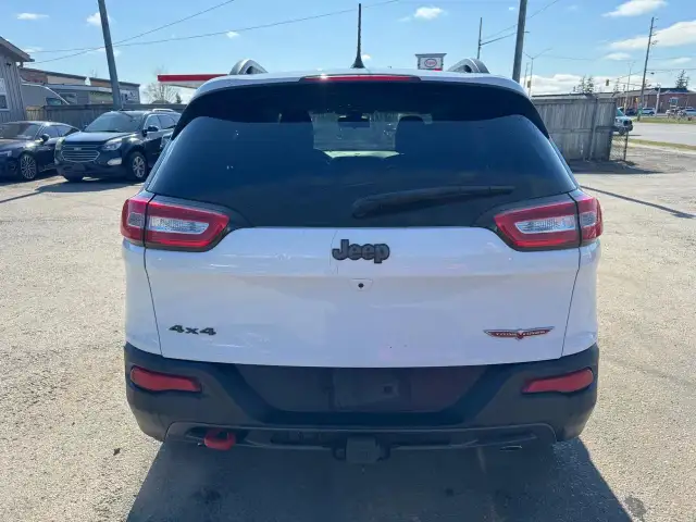 2015 Jeep Cherokee Trailhawk, NO ACCIDENTS, WELL MAINTAINED, CER - Photo 4