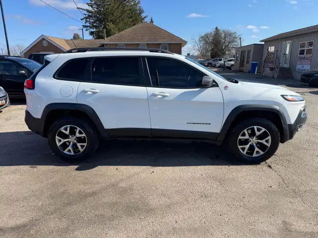 2015 Jeep Cherokee Trailhawk, NO ACCIDENTS, WELL MAINTAINED, CER - Photo 6