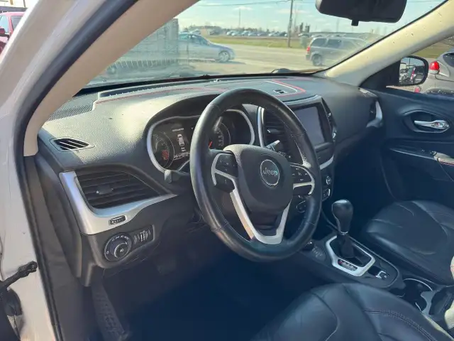 2015 Jeep Cherokee Trailhawk, NO ACCIDENTS, WELL MAINTAINED, CER - Photo 11