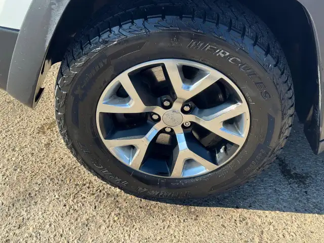 2015 Jeep Cherokee Trailhawk, NO ACCIDENTS, WELL MAINTAINED, CER - Photo 17