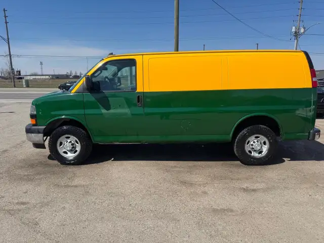 2019 Chevrolet Express Cargo Van V6, NEWER TIRES, RUNS GREAT, CE - Photo 2