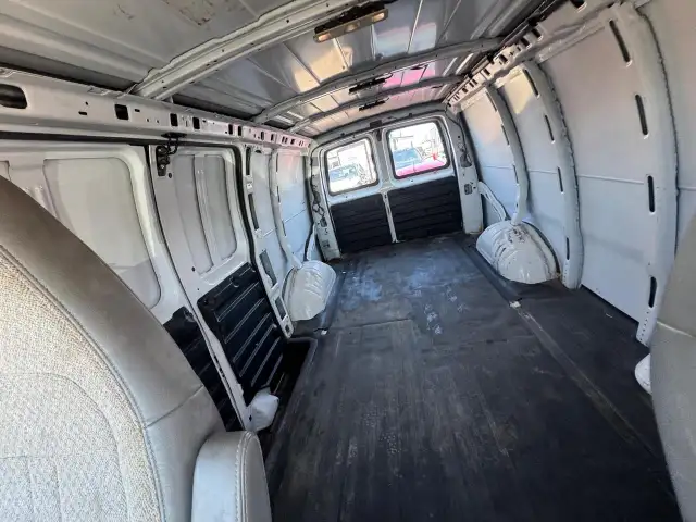 2019 Chevrolet Express Cargo Van V6, NEWER TIRES, RUNS GREAT, CE - Photo 13