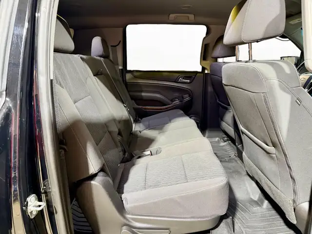 2018 Chevrolet Suburban 8 PASSENGER! 4X4! ONE OWNER! 2ND SET OF - Photo 10