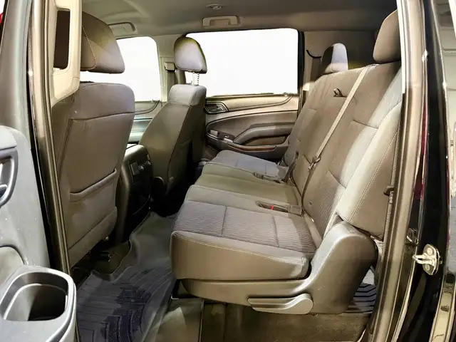 2018 Chevrolet Suburban 8 PASSENGER! 4X4! ONE OWNER! 2ND SET OF - Photo 12